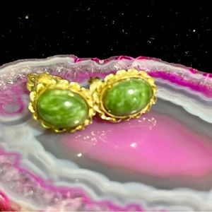 14k solid gold vintage estate earrings, with original backings.